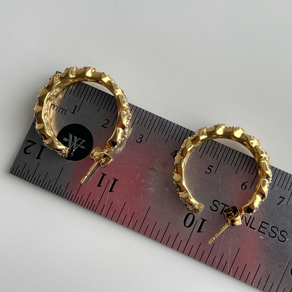 Crystal Cuban chain medium gold Huggie hoop earrings - Picture 3 of 3